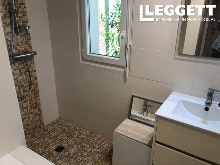 Image No.8-3 Bed House for sale