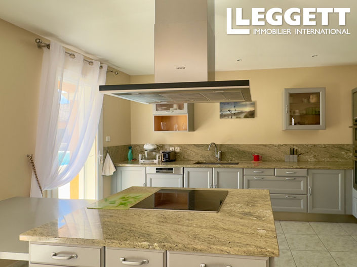 Image No.7-4 Bed House for sale