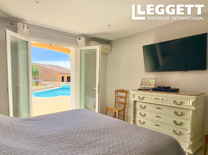 Image No.8-4 Bed House for sale