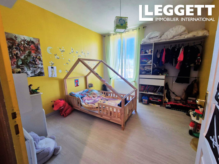 Image No.8-5 Bed House for sale