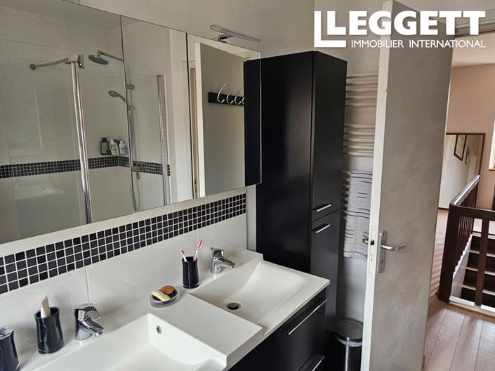 Image No.6-5 Bed House for sale