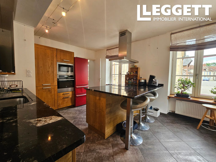 Image No.8-5 Bed House for sale