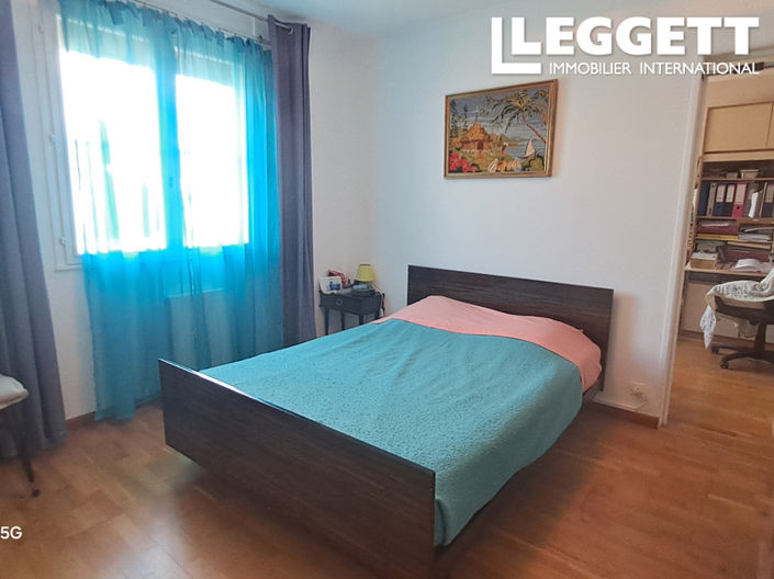 Image No.4-2 Bed House for sale