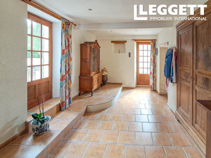 Image No.2-4 Bed House for sale