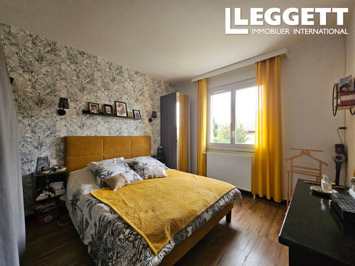 Image No.6-4 Bed House for sale