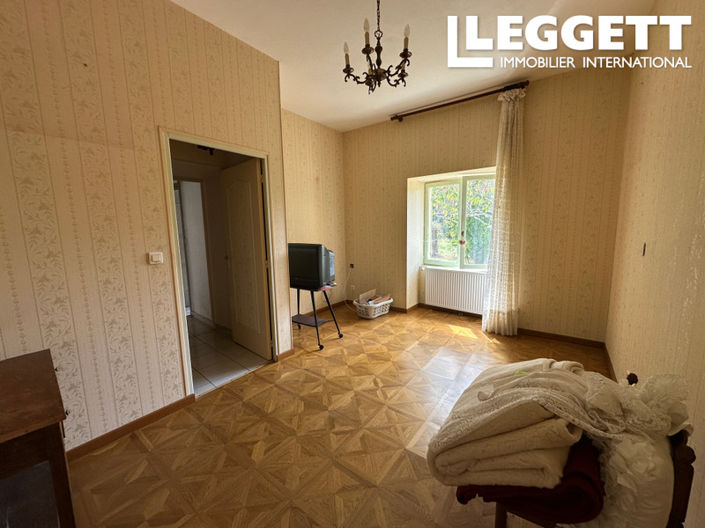 Image No.8-5 Bed House for sale