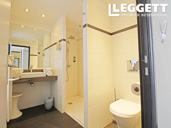 Image No.8-16 Bed Commercial for sale