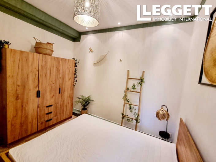 Image No.8-2 Bed House for sale