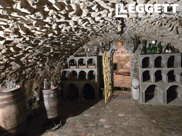 Image No.8-5 Bed House for sale