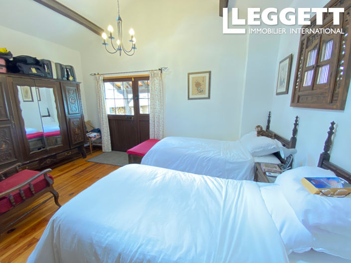 Image No.8-4 Bed House for sale