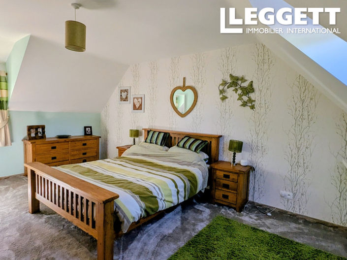 Image No.5-12 Bed House for sale