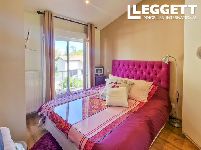 Image No.8-4 Bed House for sale