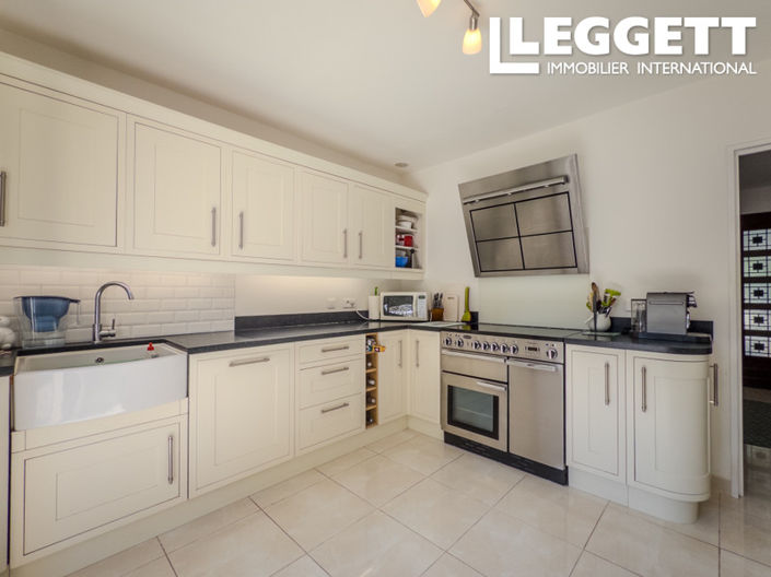 Image No.10-4 Bed House for sale