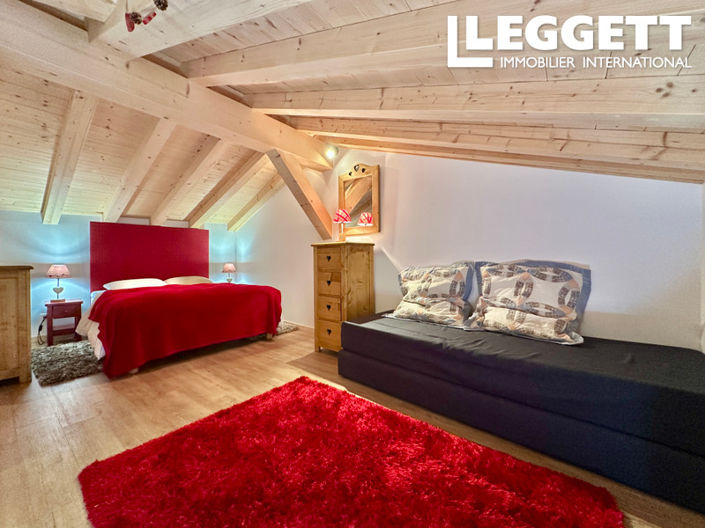 Image No.1-4 Bed House for sale