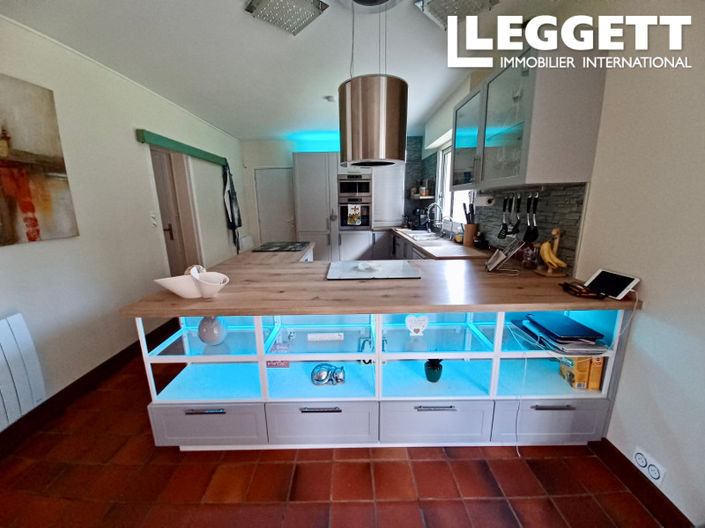 Image No.6-4 Bed House for sale