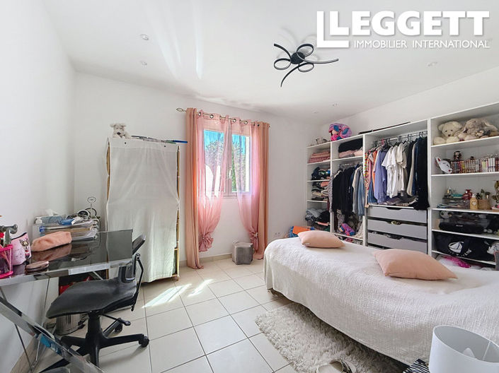 Image No.9-3 Bed House for sale