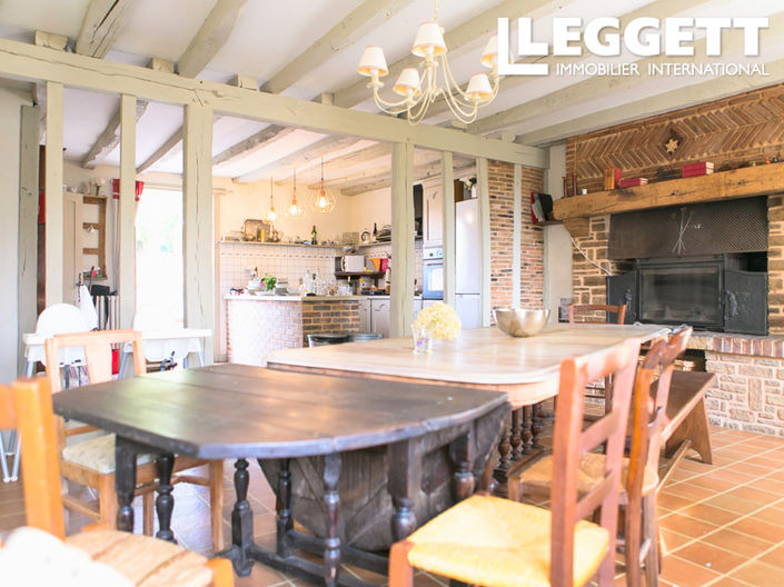 Image No.6-8 Bed House for sale