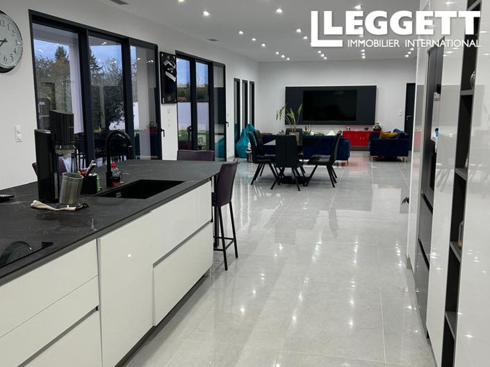 Image No.5-5 Bed House for sale