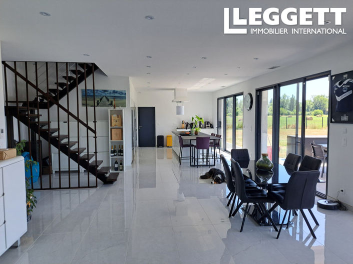 Image No.6-5 Bed House for sale