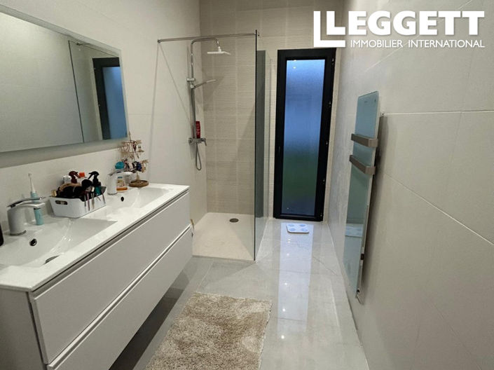 Image No.8-5 Bed House for sale