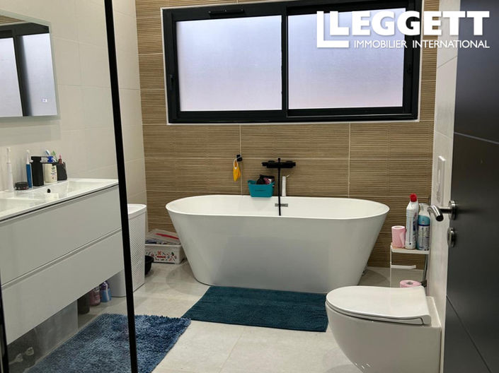 Image No.9-5 Bed House for sale