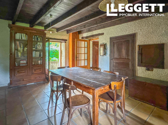 Image No.8-5 Bed House for sale