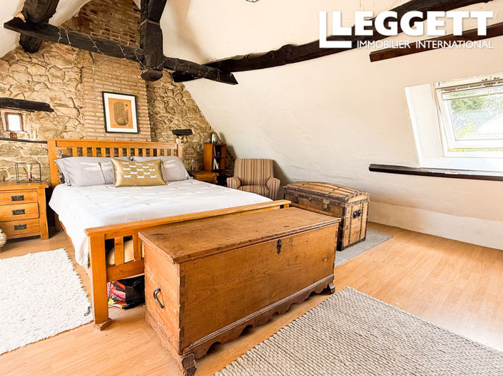 Image No.6-6 Bed House for sale