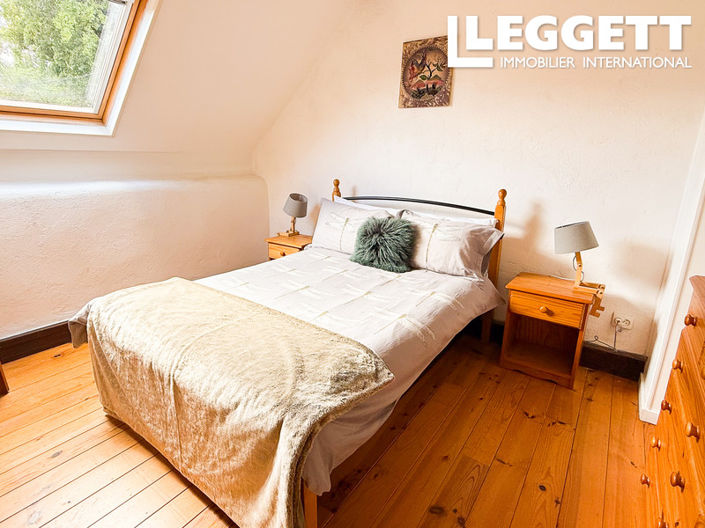 Image No.8-6 Bed House for sale