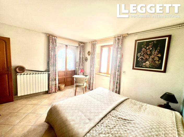 Image No.9-3 Bed House for sale