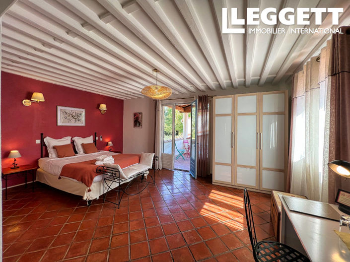 Image No.1-15 Bed Commercial for sale