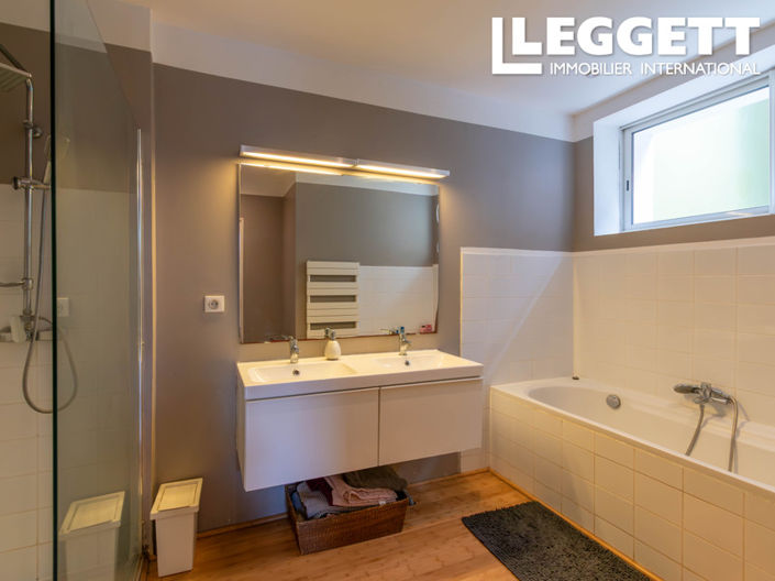 Image No.4-6 Bed House for sale