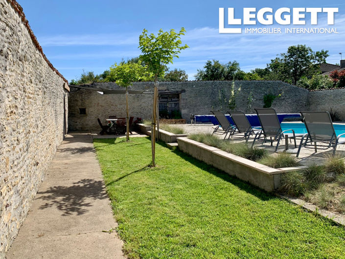 Image No.8-5 Bed House for sale