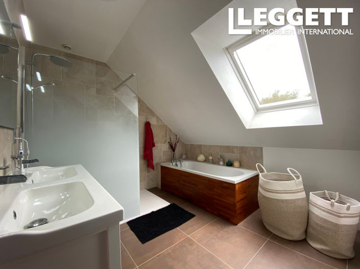 Image No.8-4 Bed House for sale