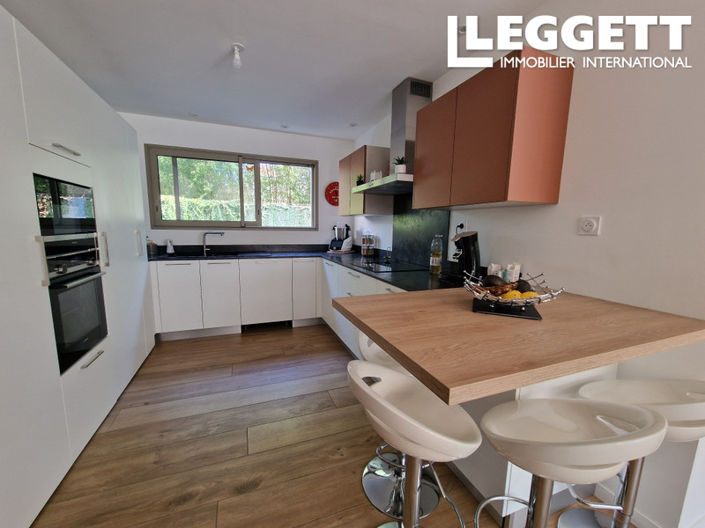 Image No.2-4 Bed House for sale