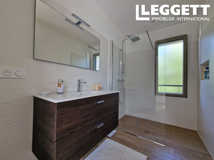 Image No.6-4 Bed House for sale