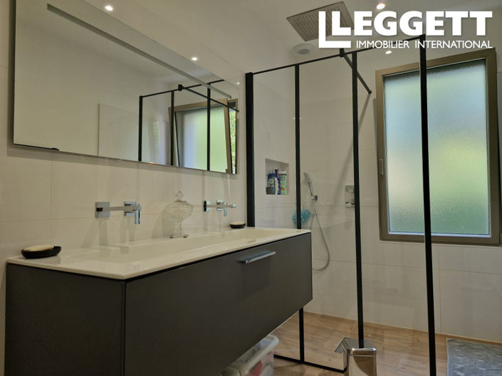 Image No.9-4 Bed House for sale