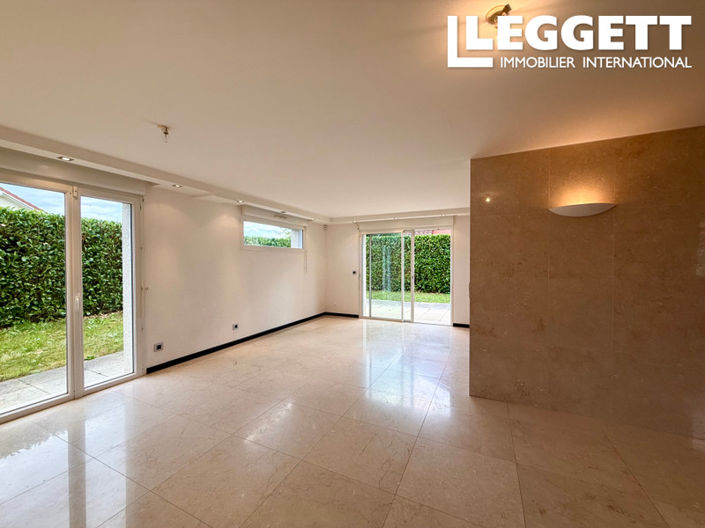 Image No.10-3 Bed House for sale