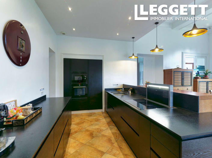 Image No.6-9 Bed Chateaux for sale