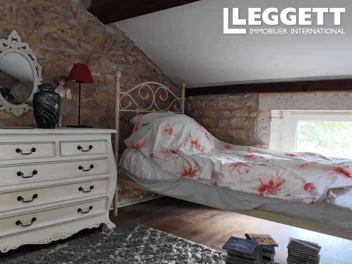 Image No.10-6 Bed House for sale