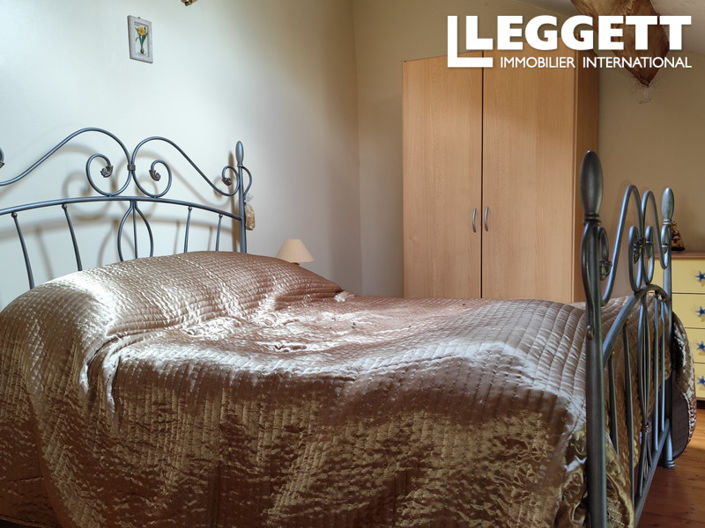 Image No.9-6 Bed House for sale