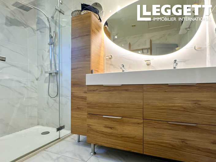 Image No.10-3 Bed House for sale