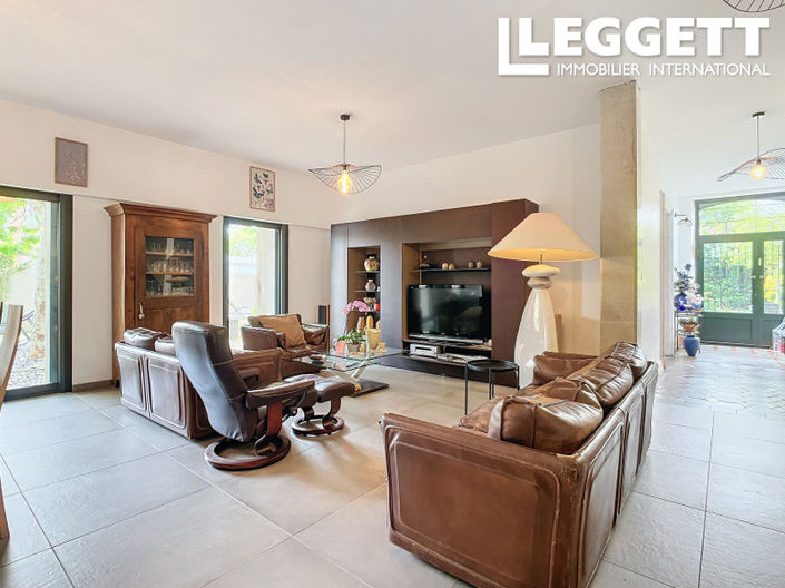 Image No.2-9 Bed House for sale