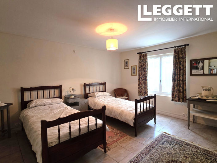 Image No.10-3 Bed House for sale