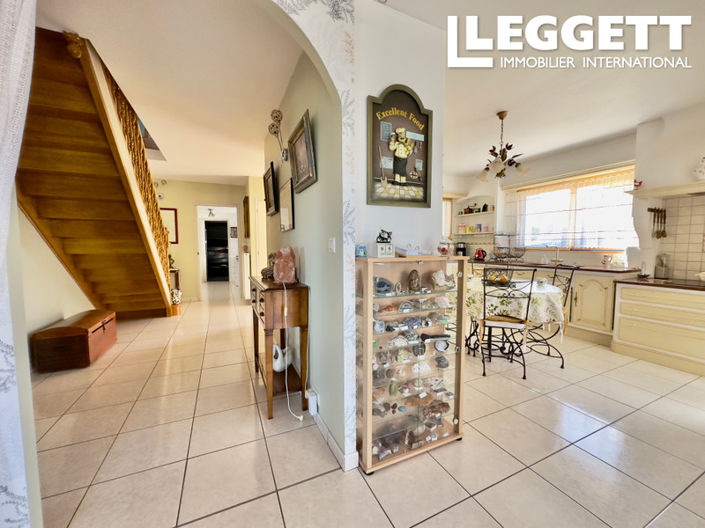 Image No.6-4 Bed House for sale