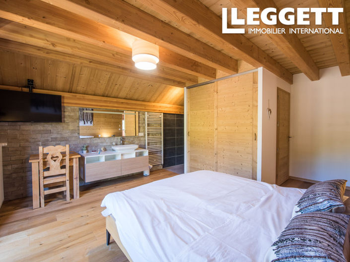 Image No.8-7 Bed House for sale