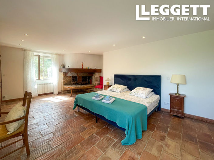 Image No.9-5 Bed House for sale