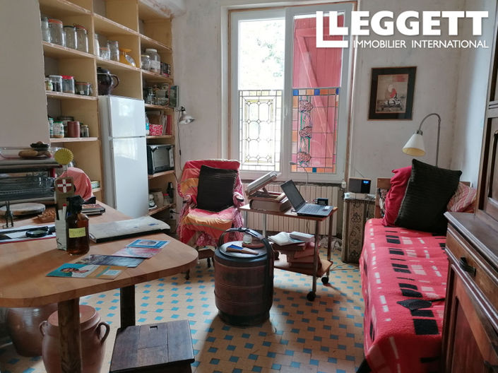 Image No.8-4 Bed Commercial for sale