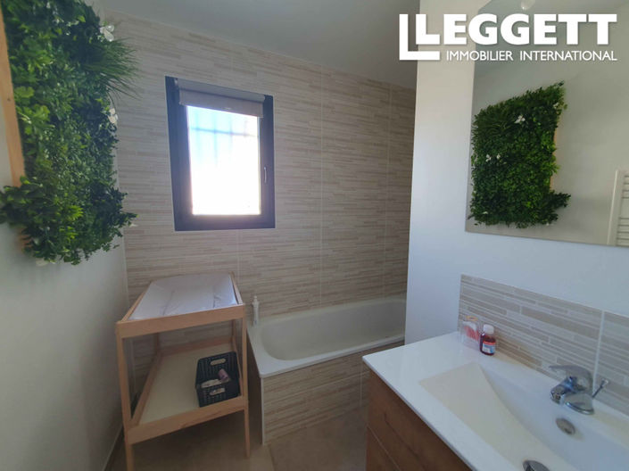 Image No.10-6 Bed House for sale