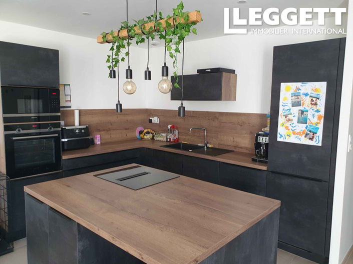 Image No.5-6 Bed House for sale