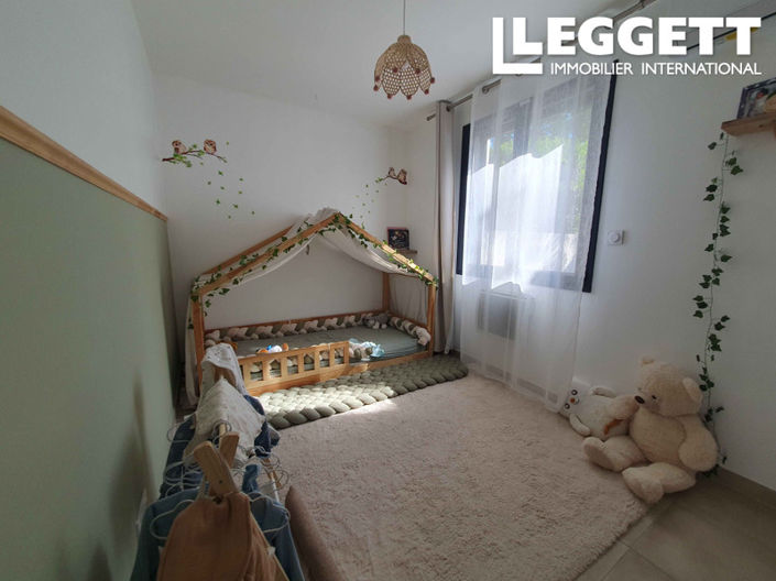 Image No.8-6 Bed House for sale